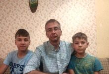 Photo of Вернуть детей в Латвию? Отец с детьми вынужден скрываться из-за решения суда Петербурга